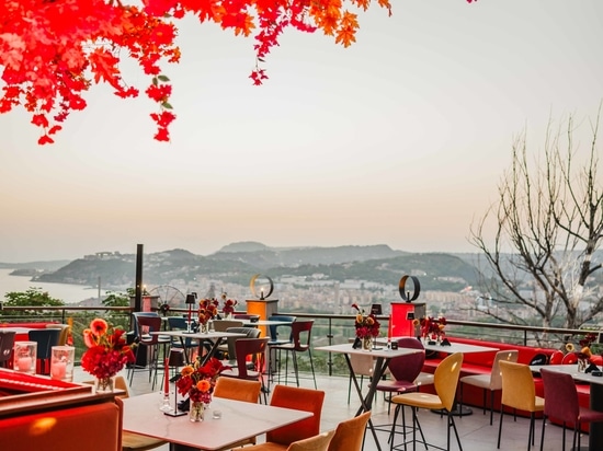 RIFLESSI MODERNISIERT DIE „RISERVA“-DACHTERRASSE UND PRÄSENTIERT DIE NEUE „MARTINI SKY LOUNGE“