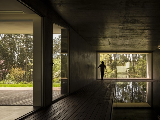 DAS HÜGEL-KORKEN-HAUS DURCH CONTAMINAR ARQUITECTOS