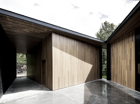 SCHIRM-HAUS DURCH ALAIN CARLE ARCHITECTE